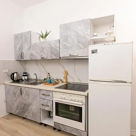 Comfy & Cute Space In Center Apartman Tirana